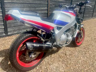Yamaha FZR600 Streetfighter.