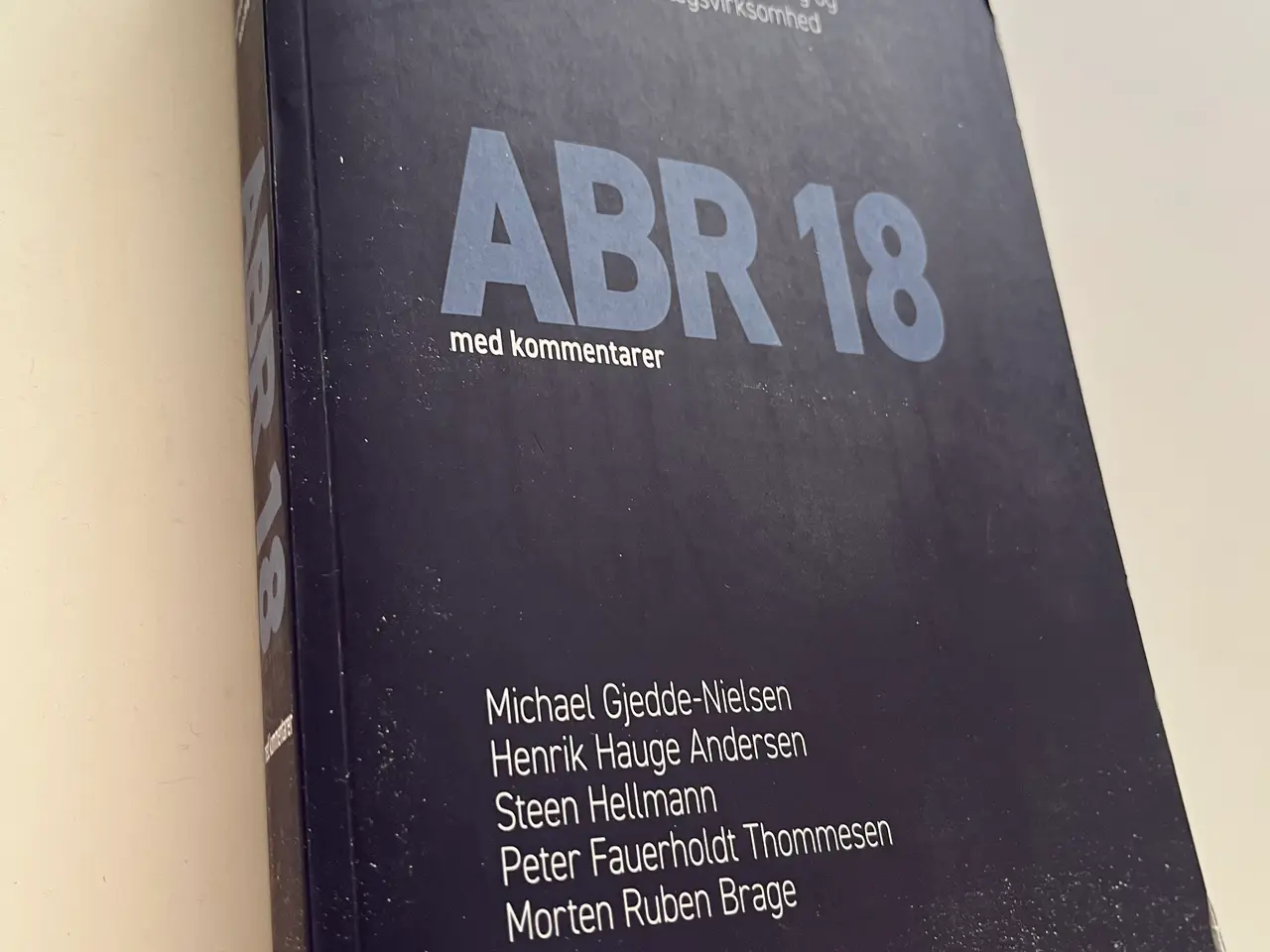 Billede 1 - Jura-bog: ABR 18 med kommentarer fra Karnov forlag