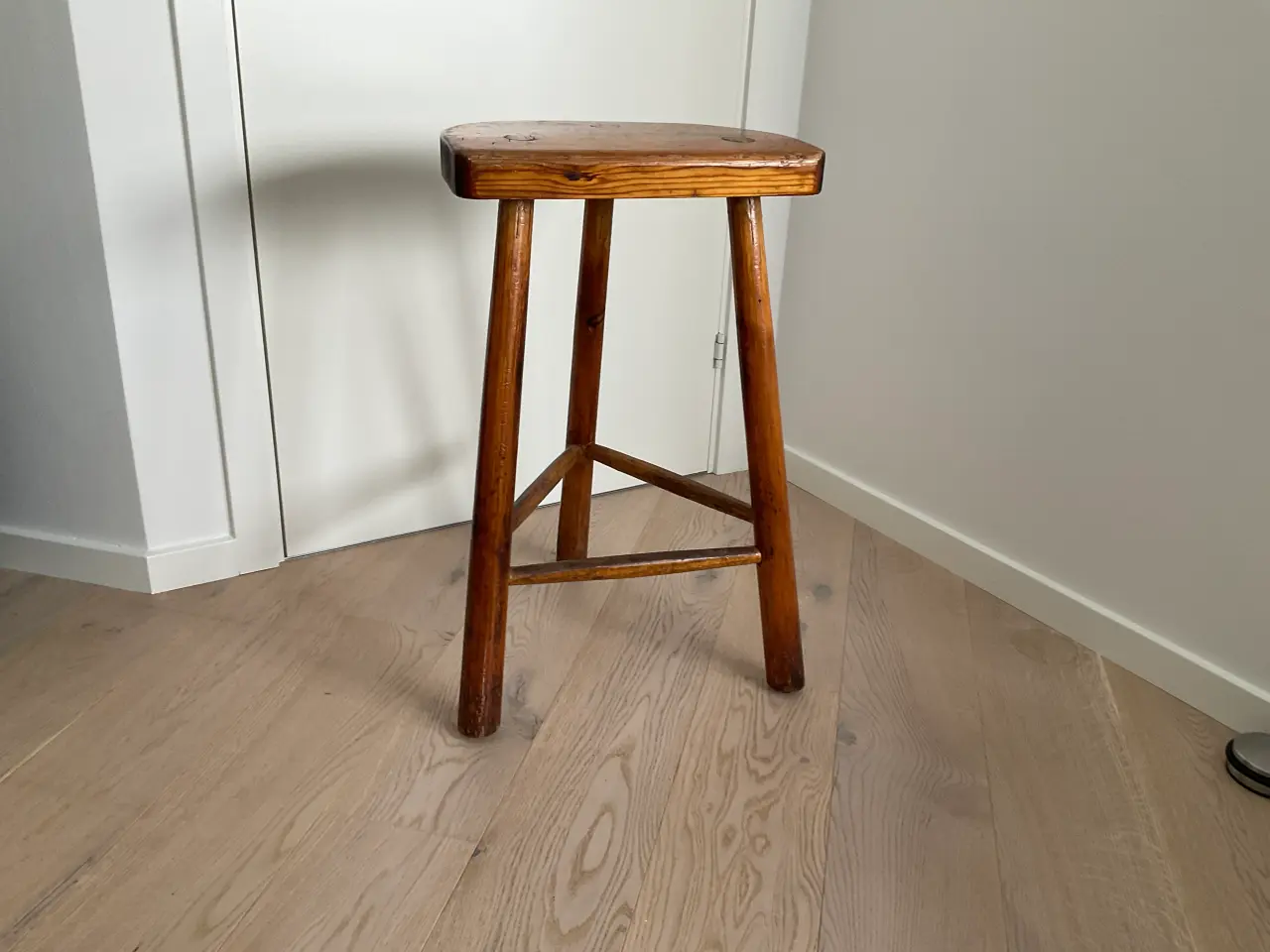 Billede 1 - Barstol, Lakeret bøgetræ.