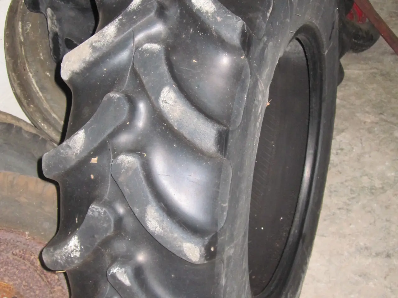 Billede 1 - Firestone traktorfordæk 12.4 x 24"