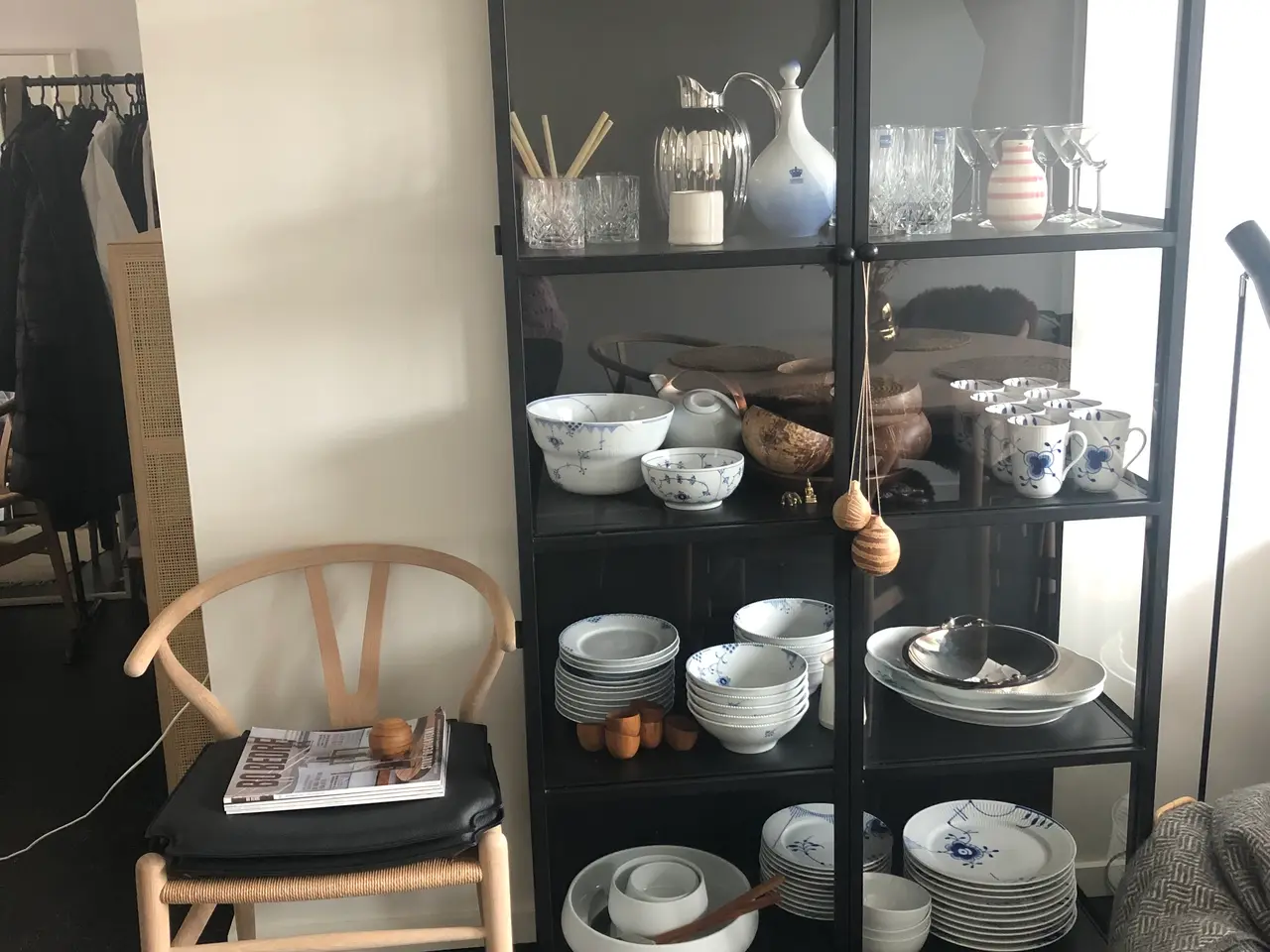 Billede 1 - Sortlakeret stål vitrine.