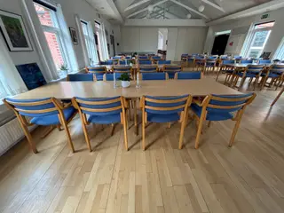 Farstrup konferencestole med borde - 14 sæt