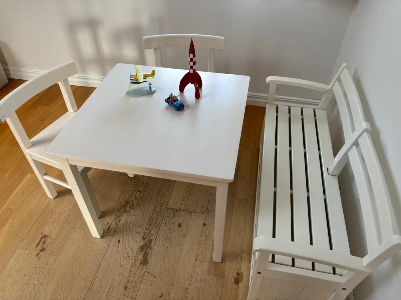 Billede 3 - IKEA hvidt børnebord med stol og bænk