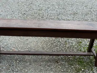Meget gammel kistebænk