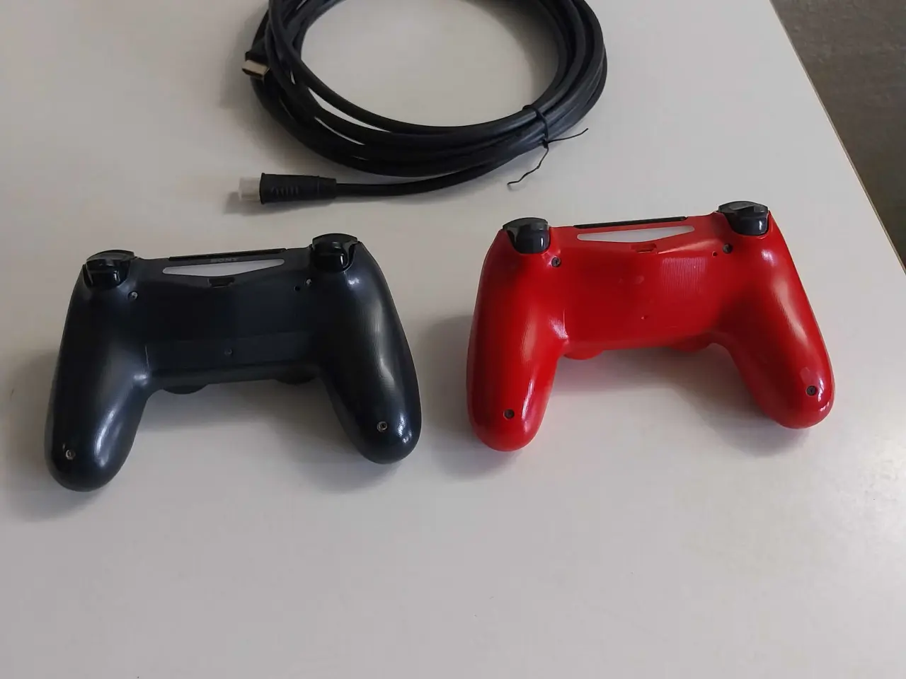 Billede 2 - 2 controllere til Playstation. 1 skærmkabel
