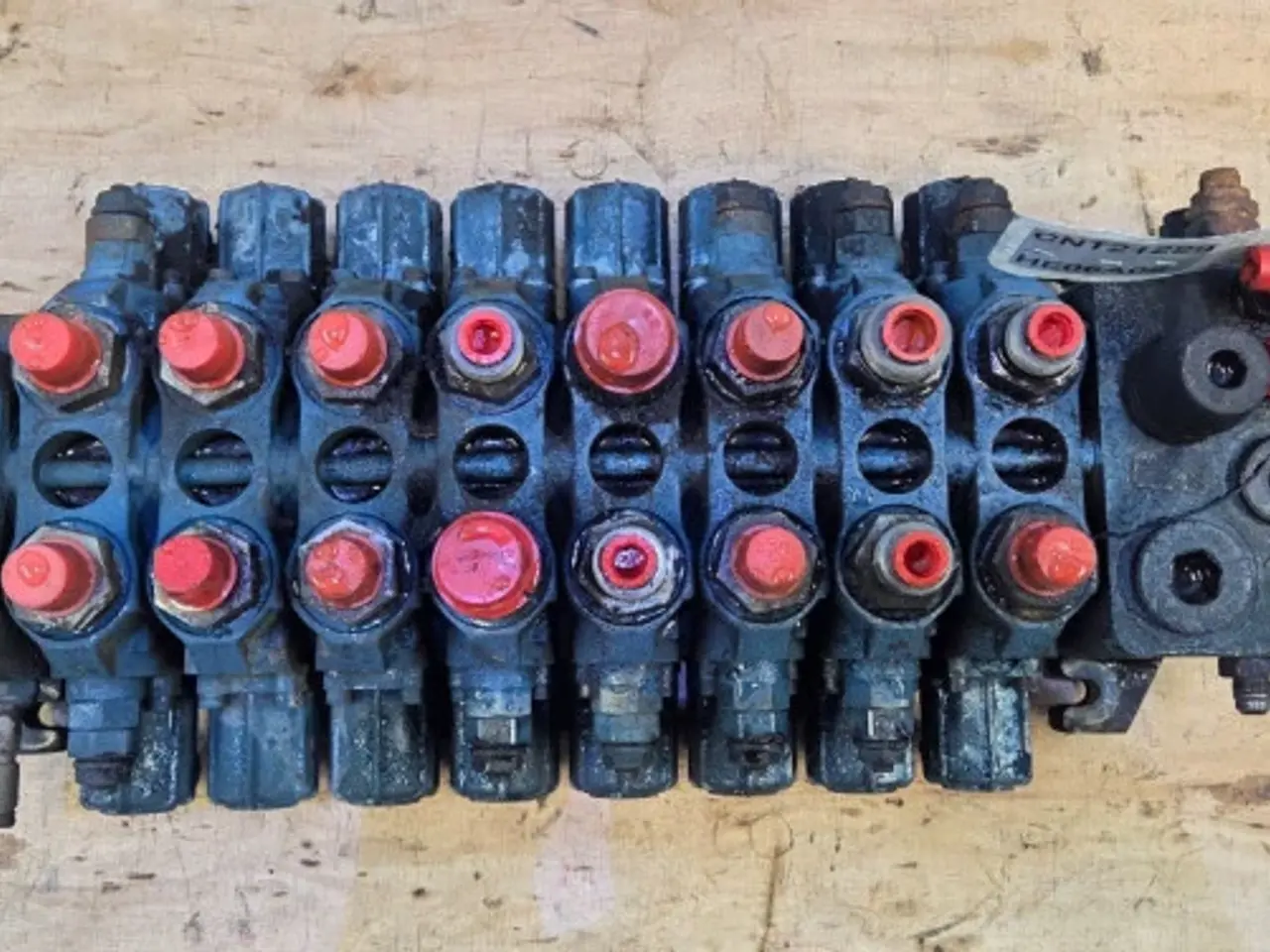 Billede 6 - New Holland LB115B Hydraulikventil 87305216
