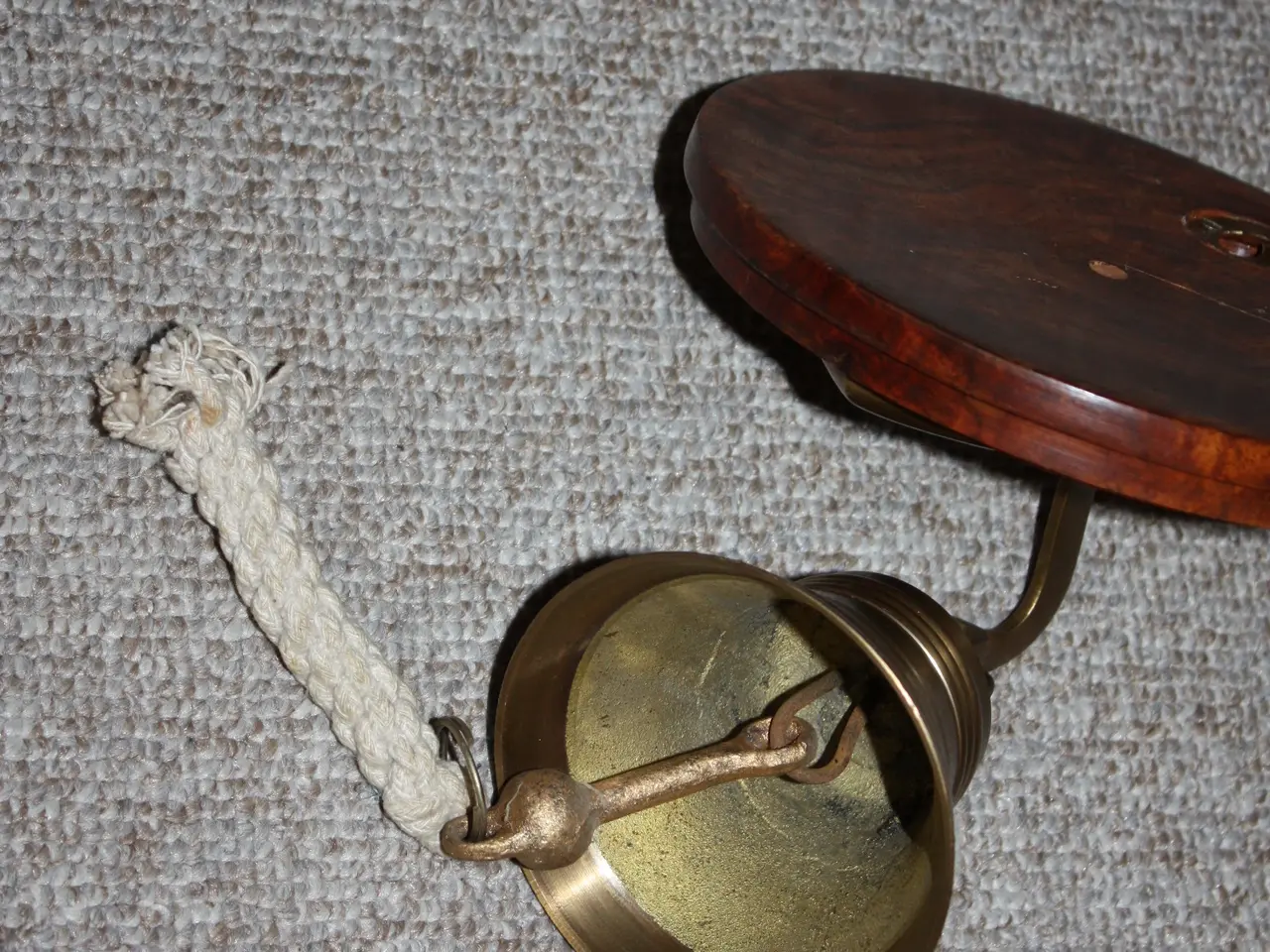 Billede 5 - Klokke med anker træ opsats diameter 17,2 cm.