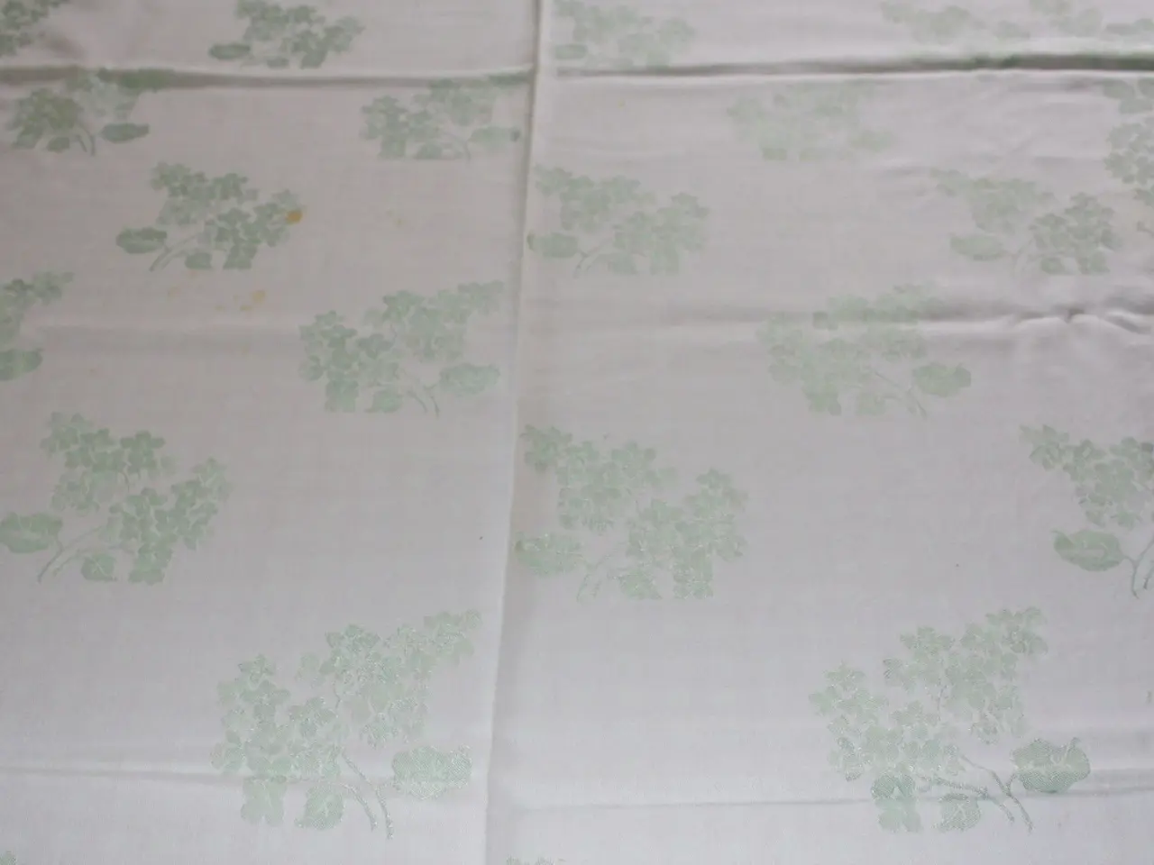 Billede 4 - Lys grøn dug med 11 servietter, 125 x 235 cm
