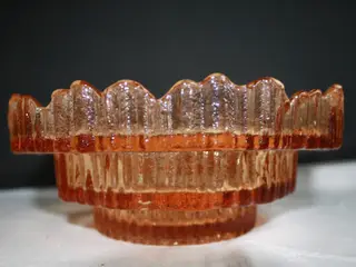 Bordfad af ravfarvet glas