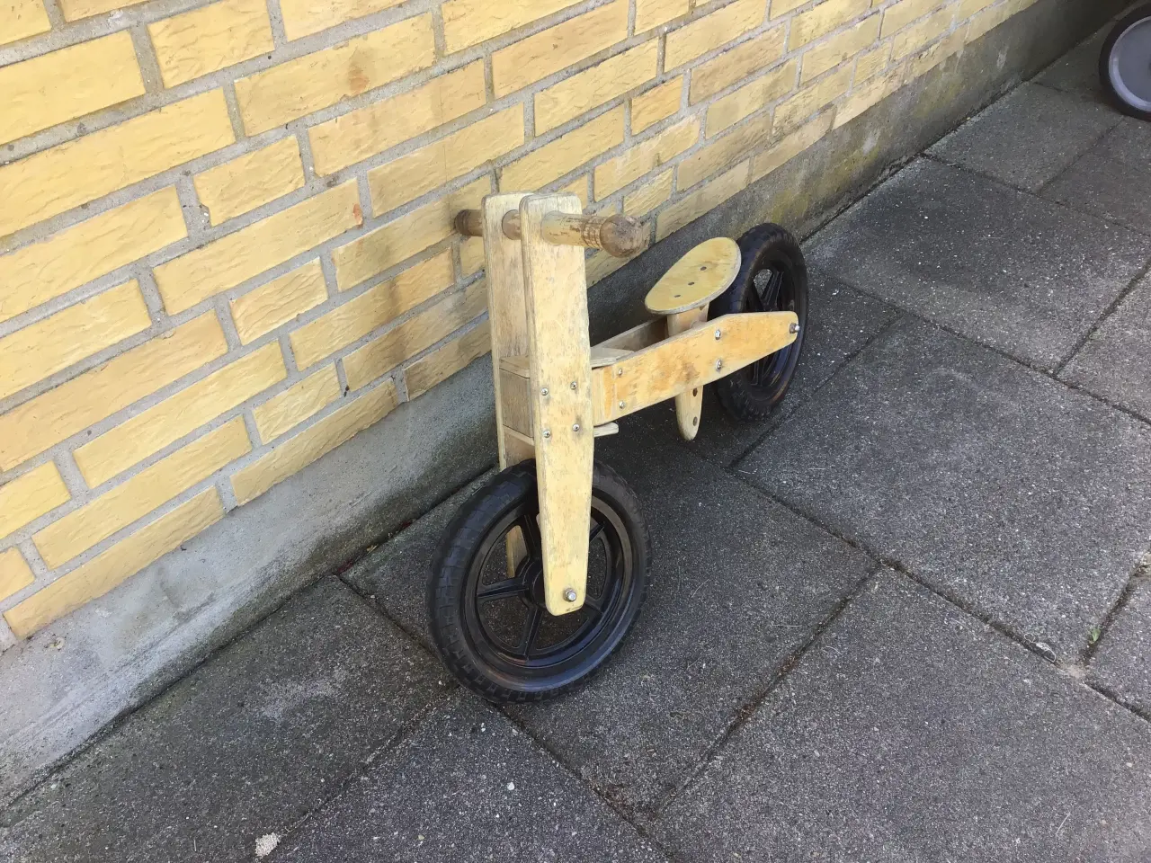 Billede 1 - Løbecykel
