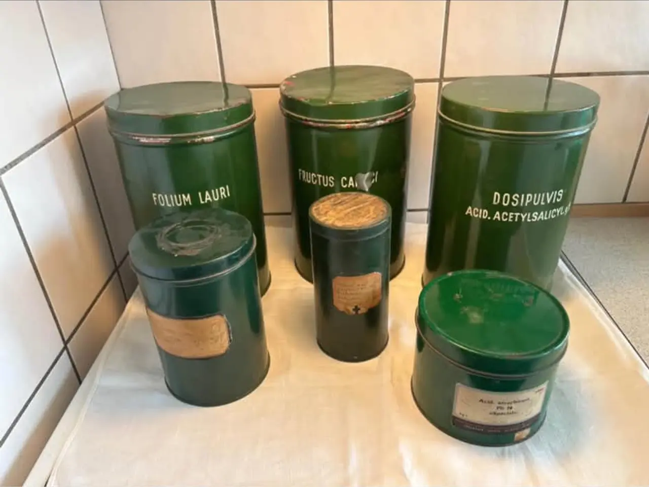 Billede 1 - GL: Apotekerdåser Bud modtages SE 2fotos