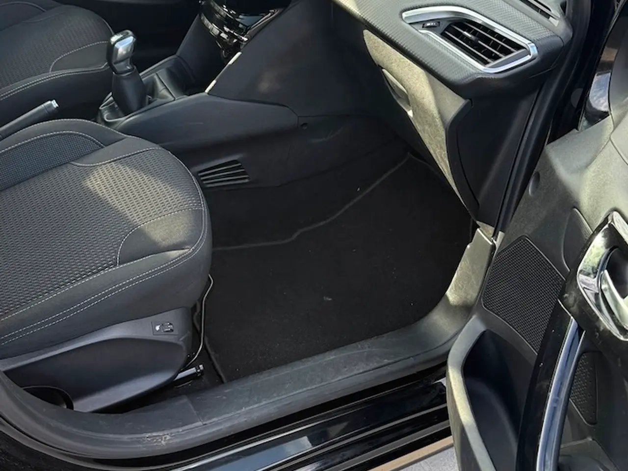 Billede 15 - Peugeot 208 1,6 BlueHDi 100 Allure Sky