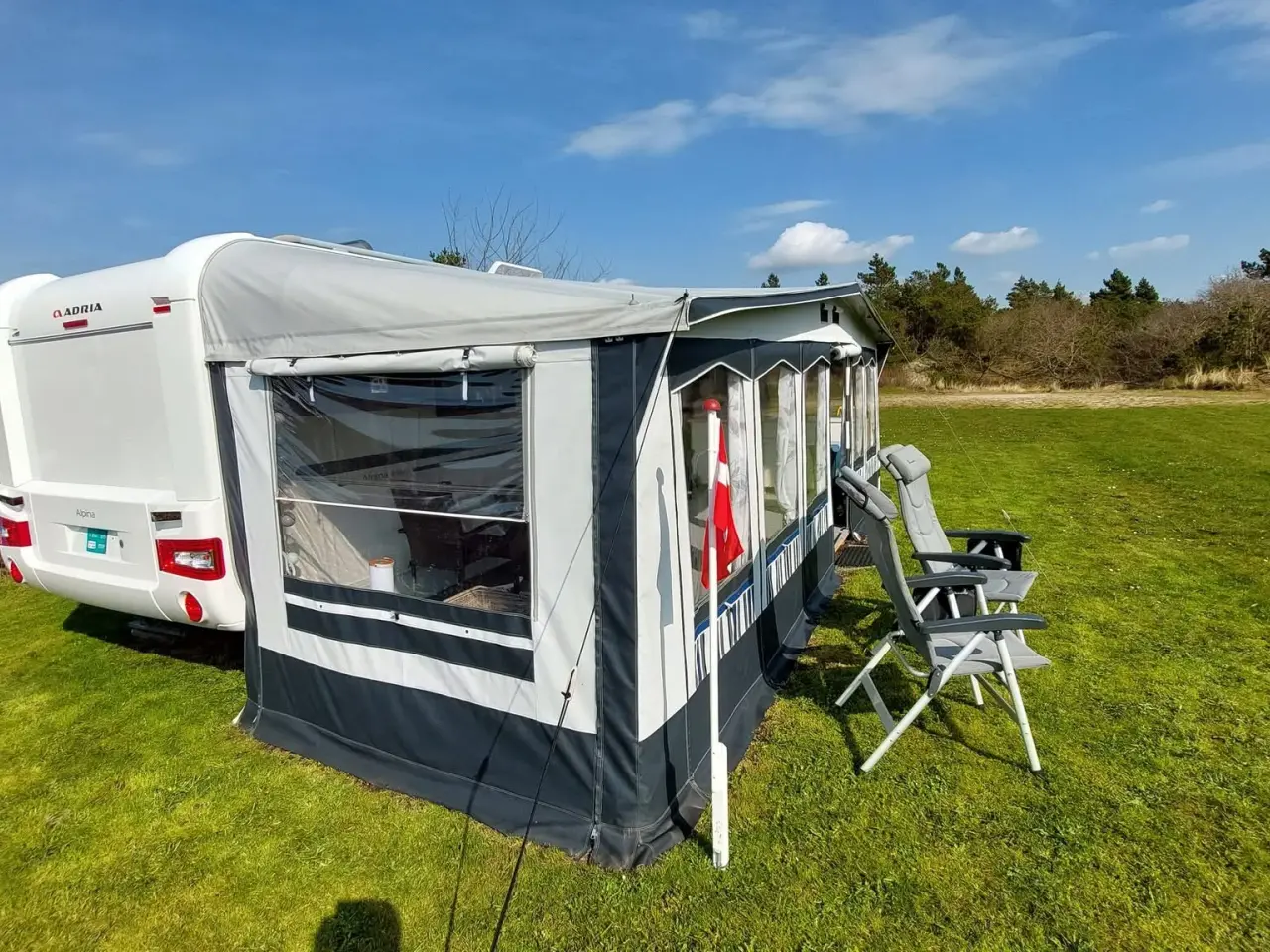 Billede 1 - Adria Alpina 663 HT – luksus campingvogn med alt.