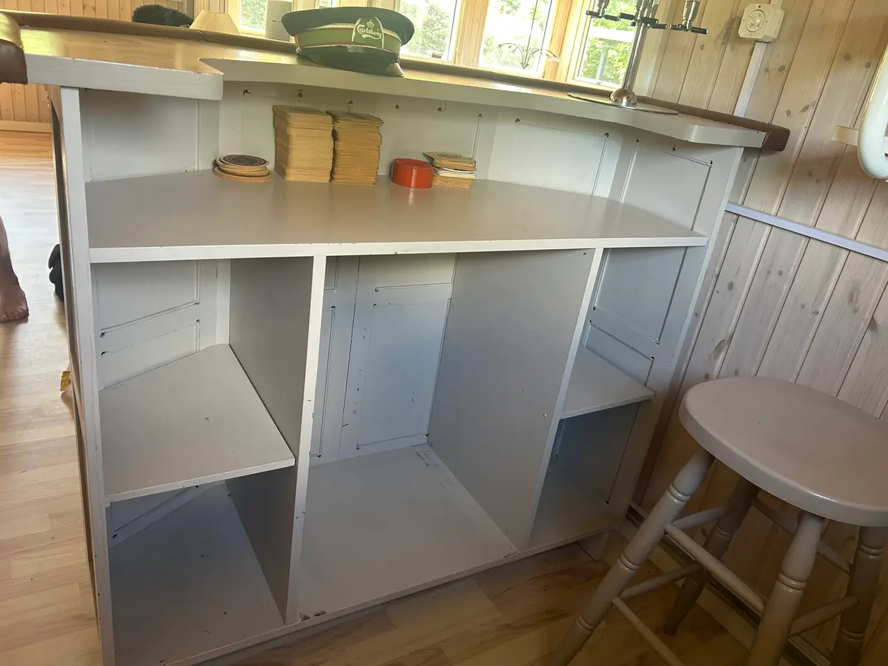 Billede 4 - 4 høje barstole og bar