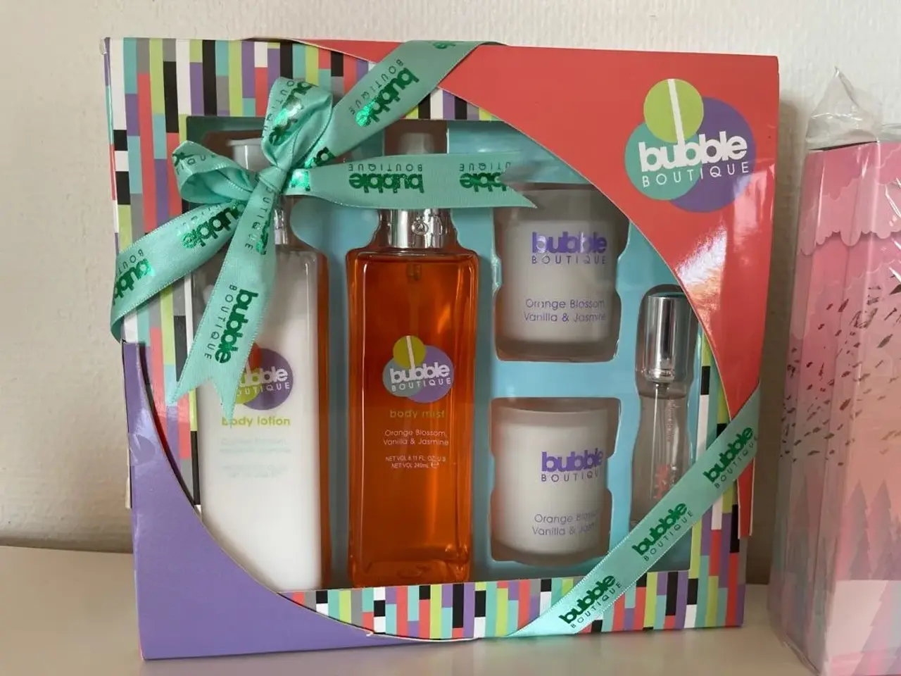 Billede 3 - To lækre Bubble Boutique bade og negle sæt