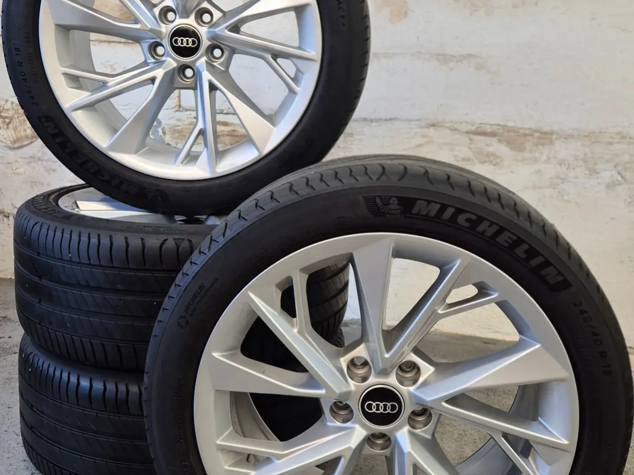Billede 1 - AUDI A4 / A5 / A6 / A7 ORIGINAL ALUFÆLGE MED SOMME