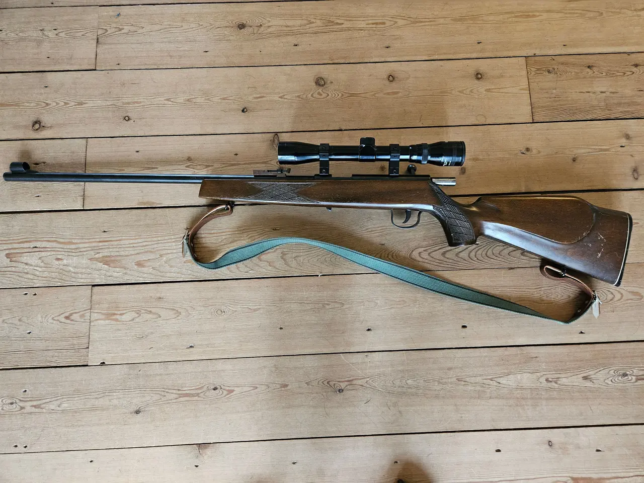 Billede 2 - Voere salonriffel med kikkert og 5-skuds magasin