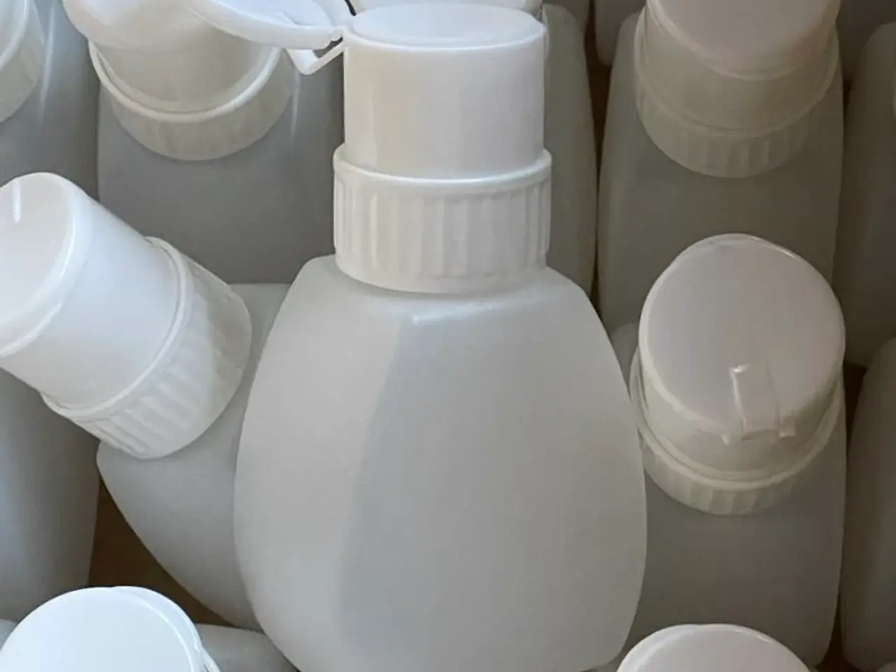 Billede 1 - 35 negleflasker, 250 ml. flaske m. pumpe