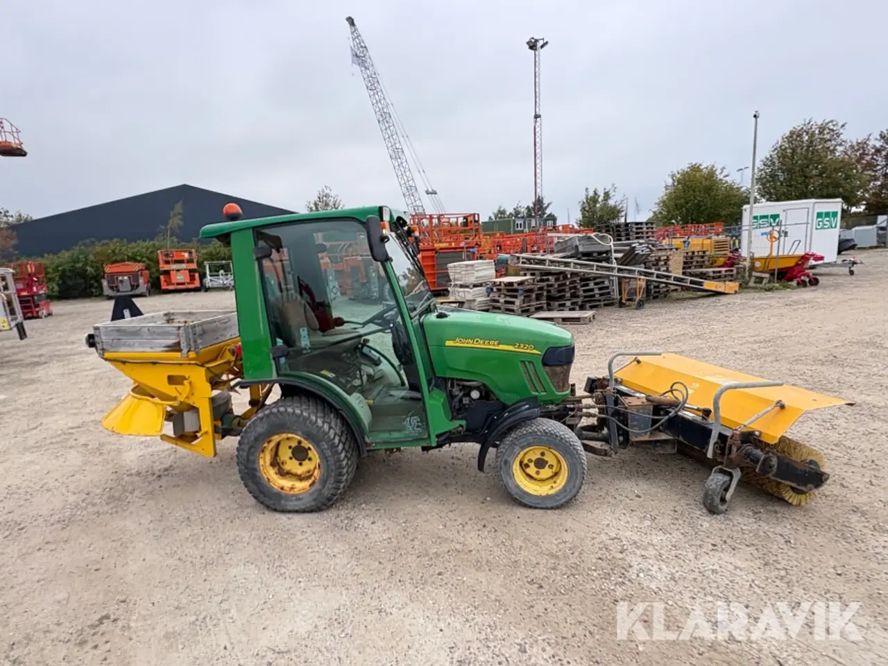 Billede 7 - Traktor John Deere 2320 med kost og spreder