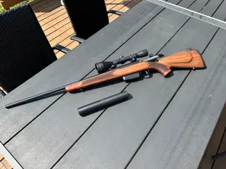 Tikka Delux 690 - Leupold - Dæmper
