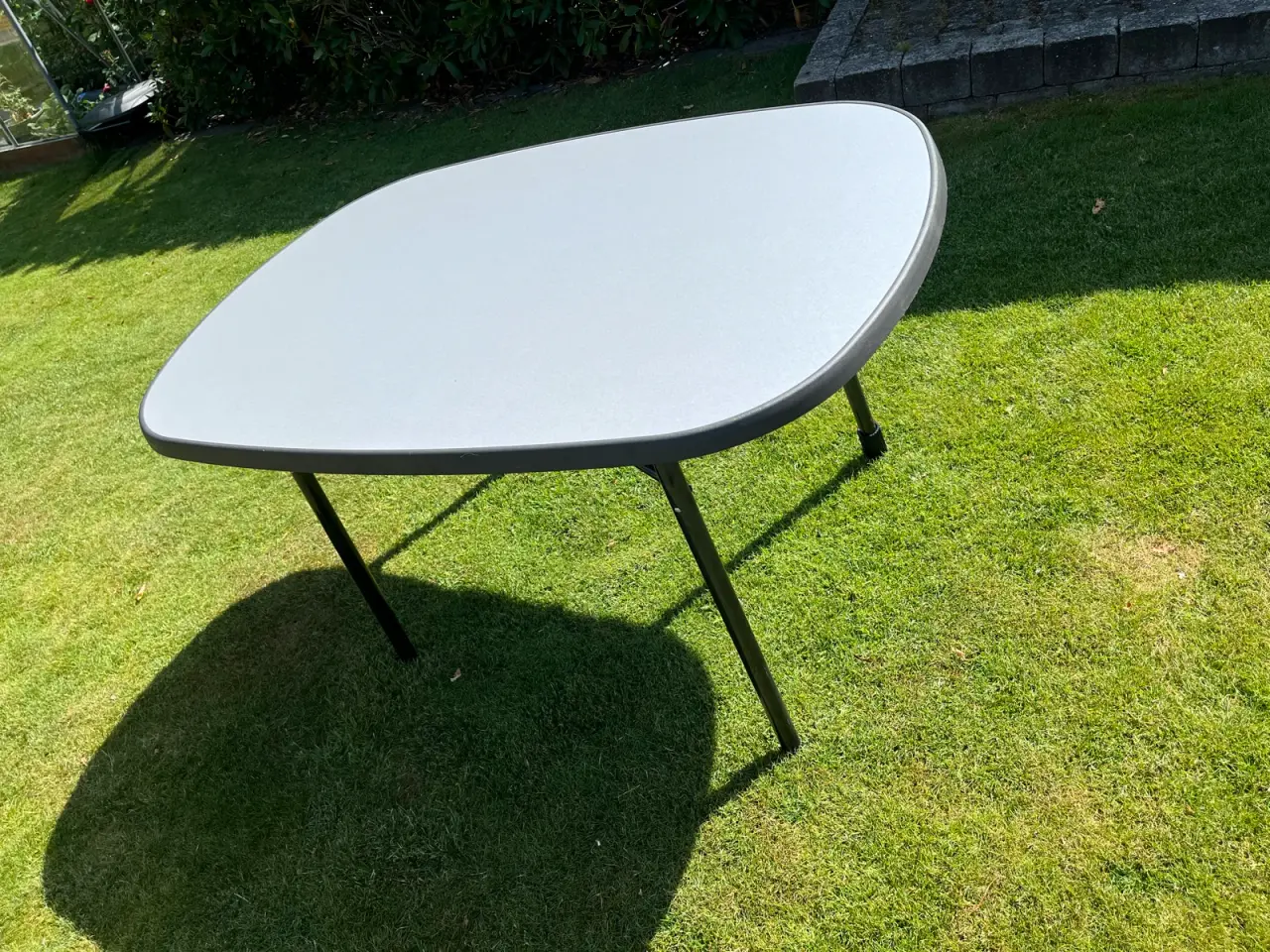 Billede 2 - Sammenklappelig campingbord - 130x90 cm