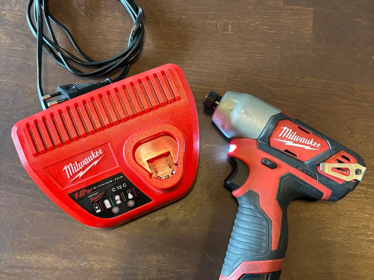 Billede 1 - Milwaukee skruemaskine M12 m. 2ah batteri
