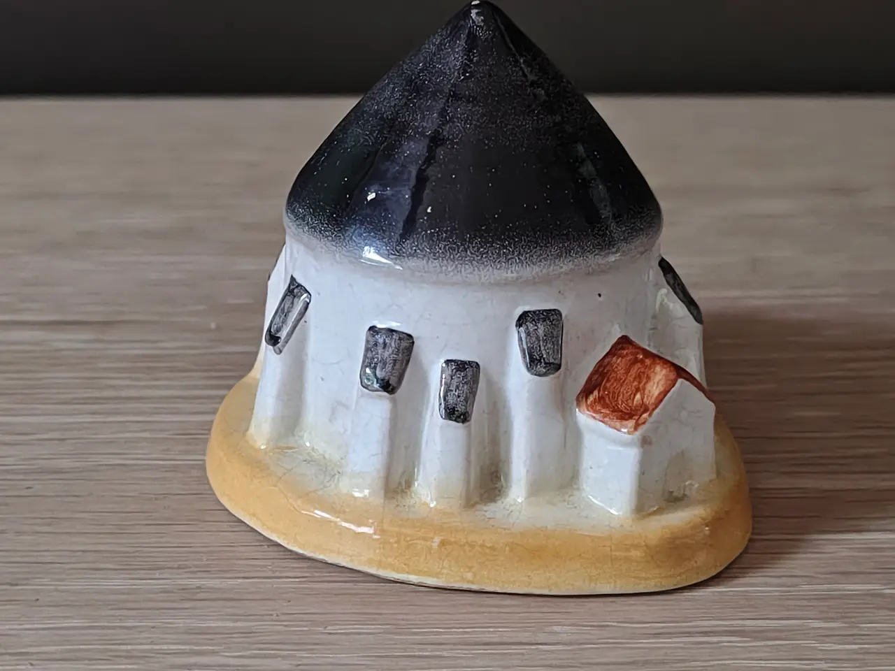 Billede 3 - L. Hjorth keramik rundkirke.
