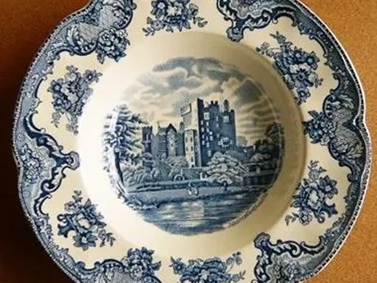 Billede 1 - Old Britain Castles - dyb tallerken dia 25,5 cm