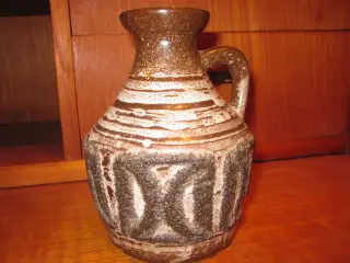 Strehla vase/kande