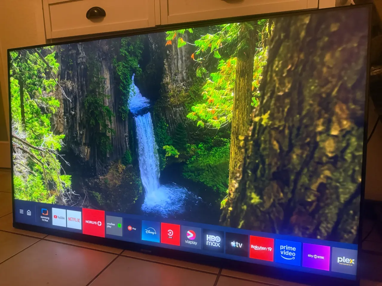 Billede 9 - Samsung Slim Smart TV 65” 4K Crystal Led Wifi. 