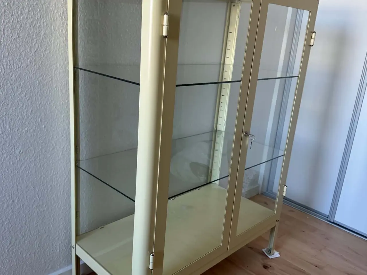 Billede 2 - Vitrineskab fra Ikea