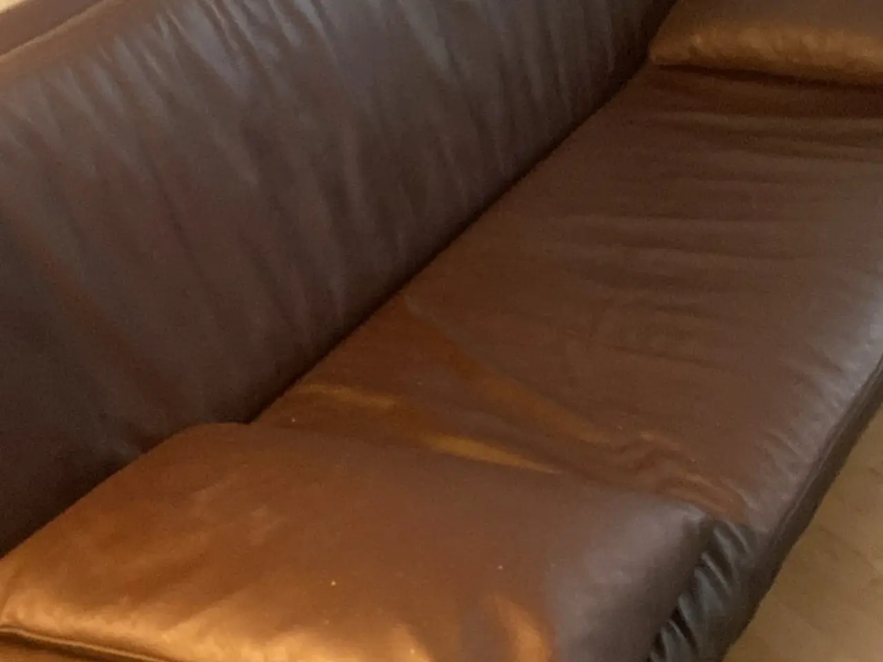 Billede 1 - Arkitekttegnet stilren sofa m/brunt skind