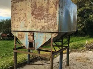 Flytbar foder silo sælges 
