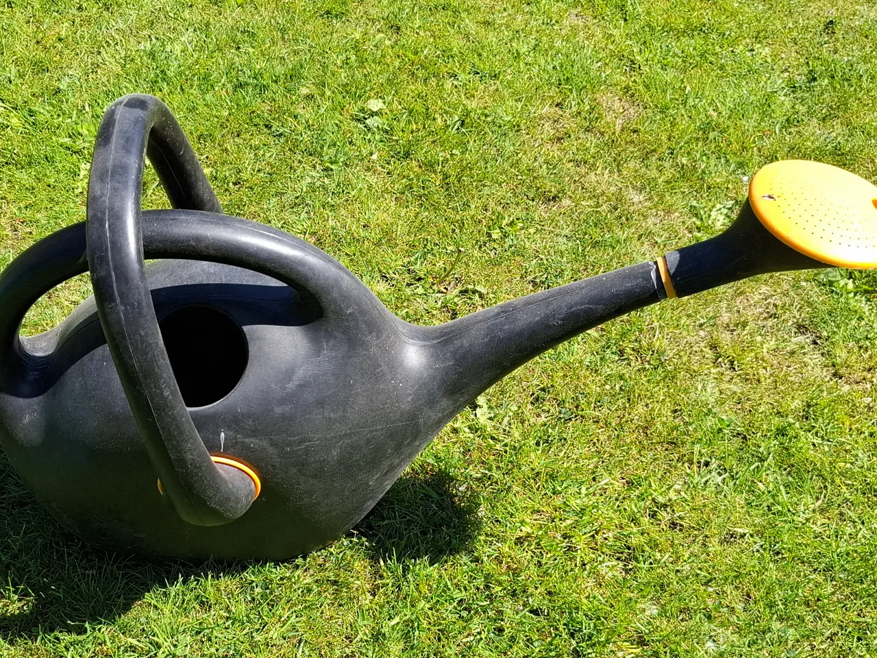 Billede 2 - Fiskars ergonomisk vandekande 10 liter