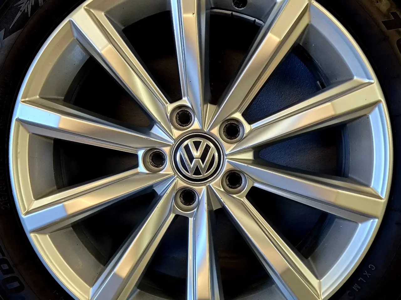 Billede 1 - VW "LONDON" MODEL ORIGINAL ALUFÆLGE MED VINTERDÆK