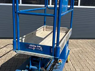 Power Towers 4 meters personlift