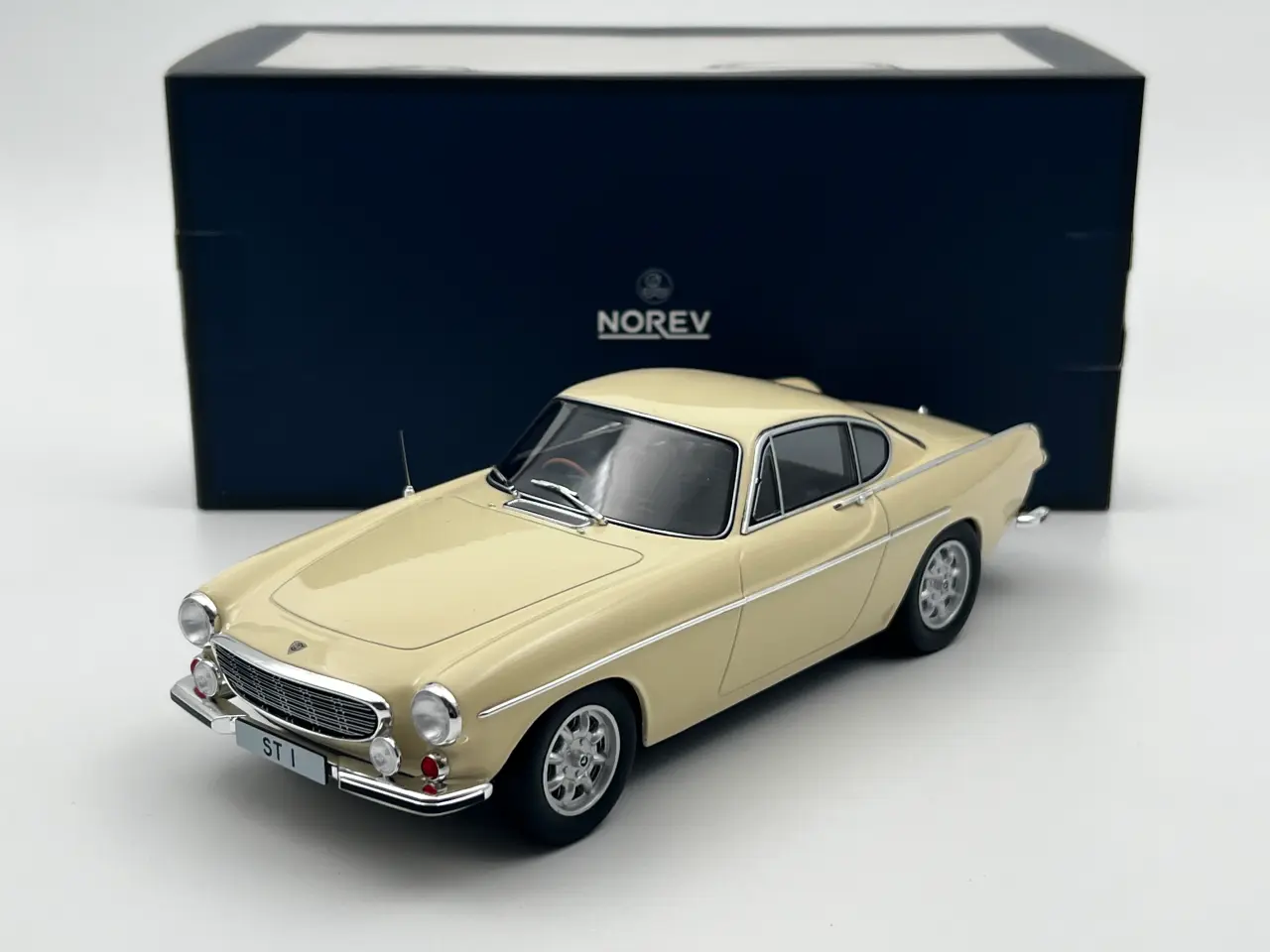 Billede 1 - 1967 Volvo P1800 S "The Saint" Limited Ed. - 1:18