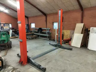 Flot 2-søjletlift ikke brugt meget.