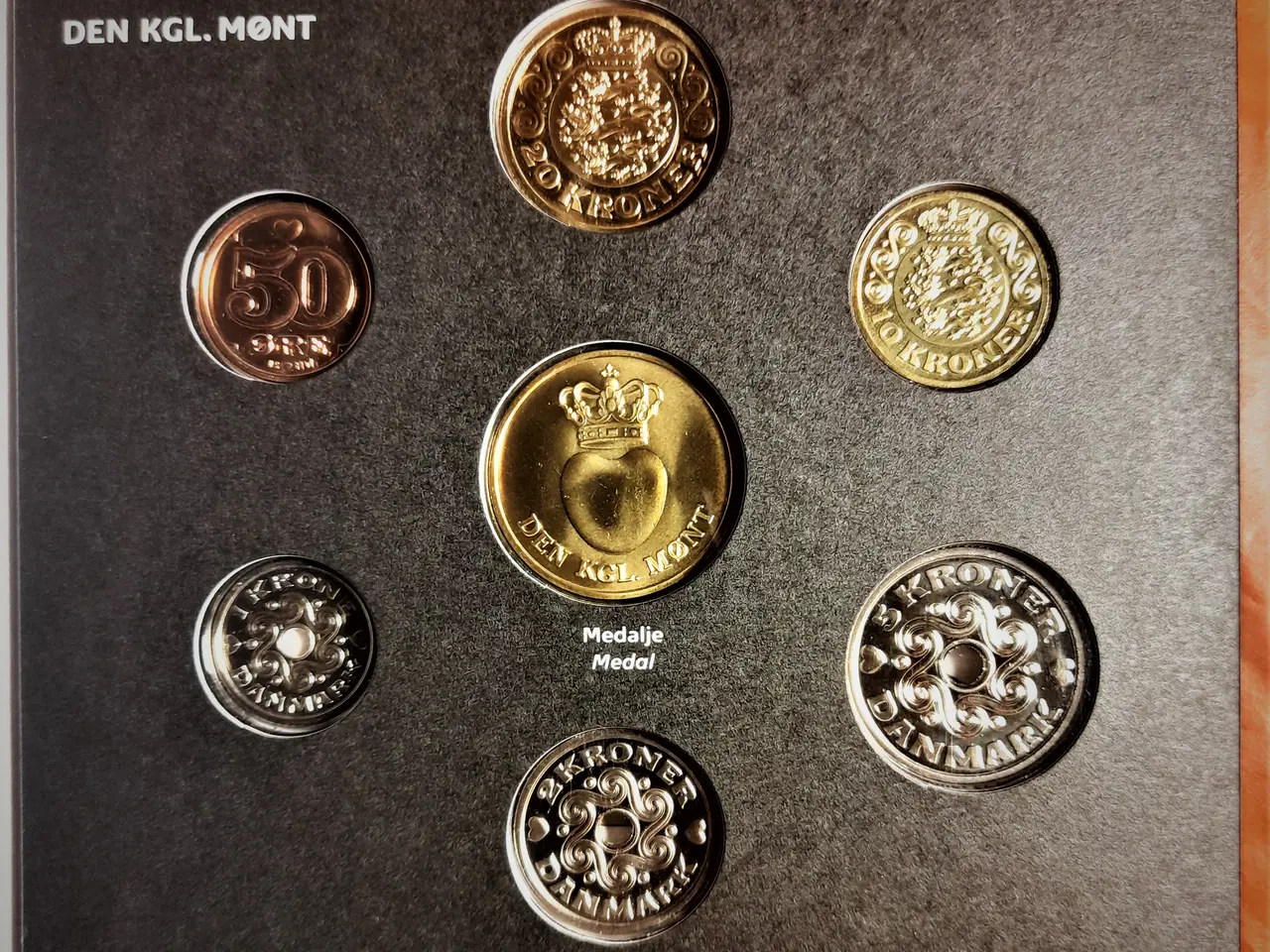 Billede 3 - DET KGL MØNTSÆT 2015 Med FREDERIK VII Monogram
