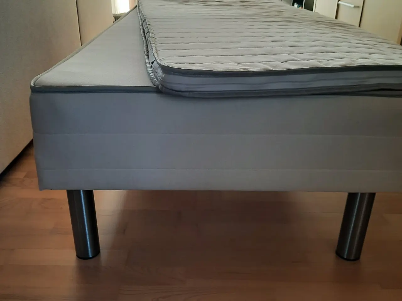 Billede 1 - Boxmadras på stålben