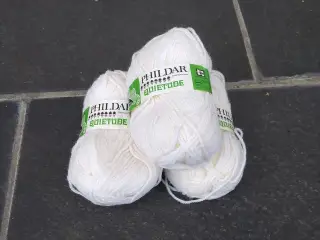 Hvidt garn i uld, viscose og akryl - 3 garnnøgler