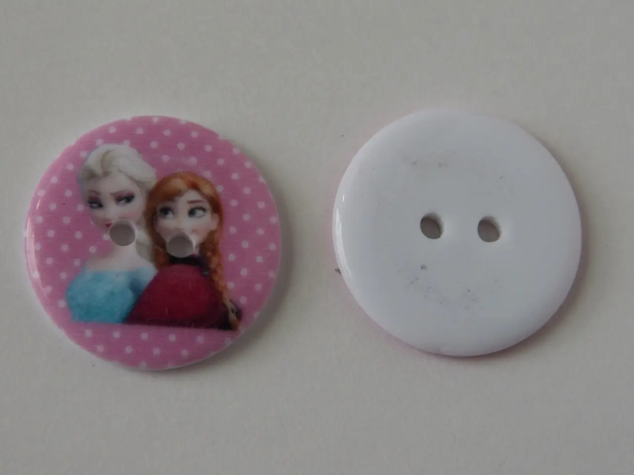 Billede 12 - Knapper med Frost og Minions