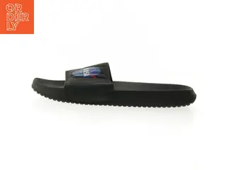 NASA slippers fra H&M (str. 36-37)