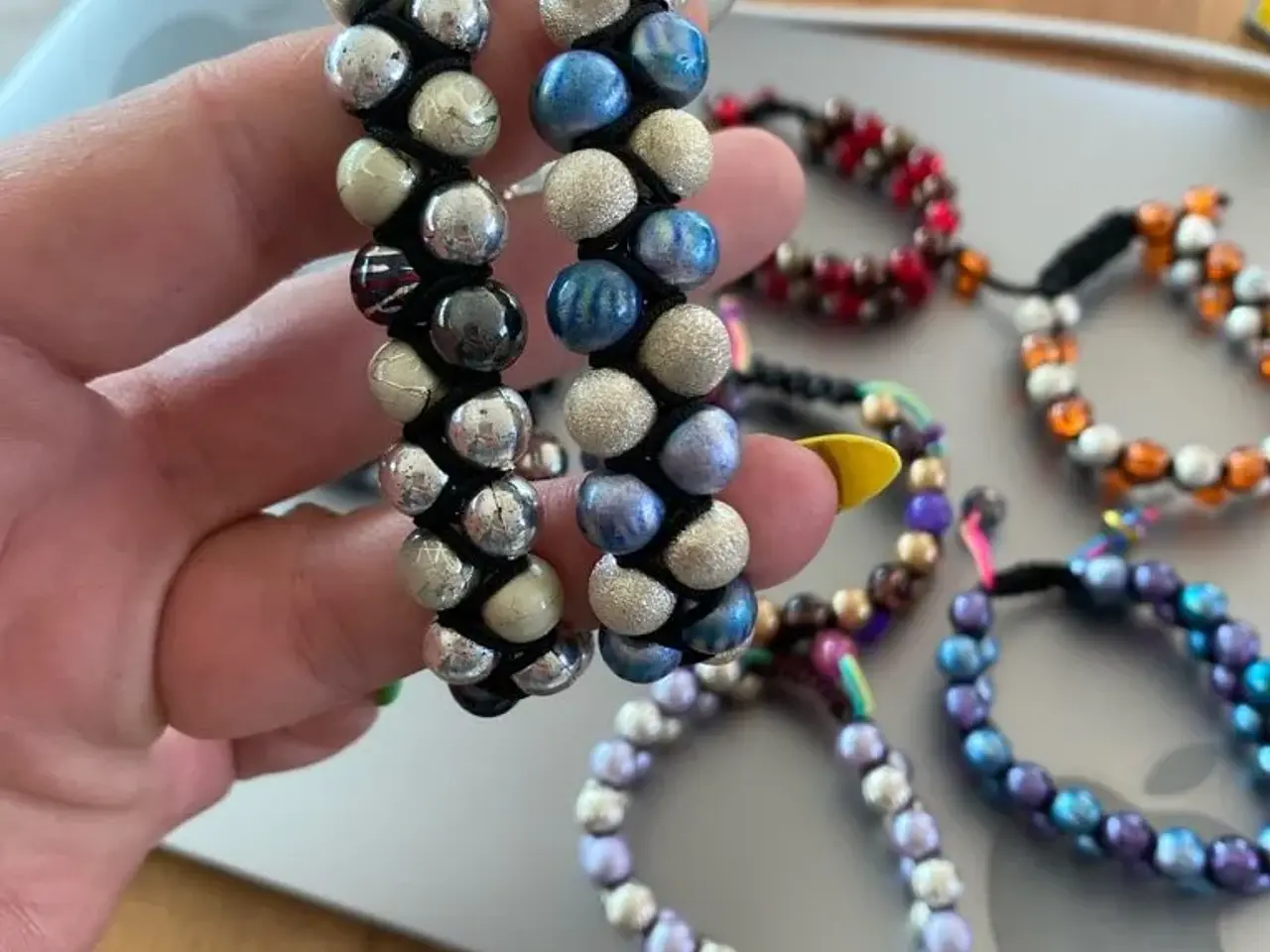 Billede 3 - Nye knyttede armbånd