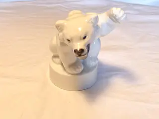 Kongelig hvid porcelæns bjørn nr. 333 på sokkel