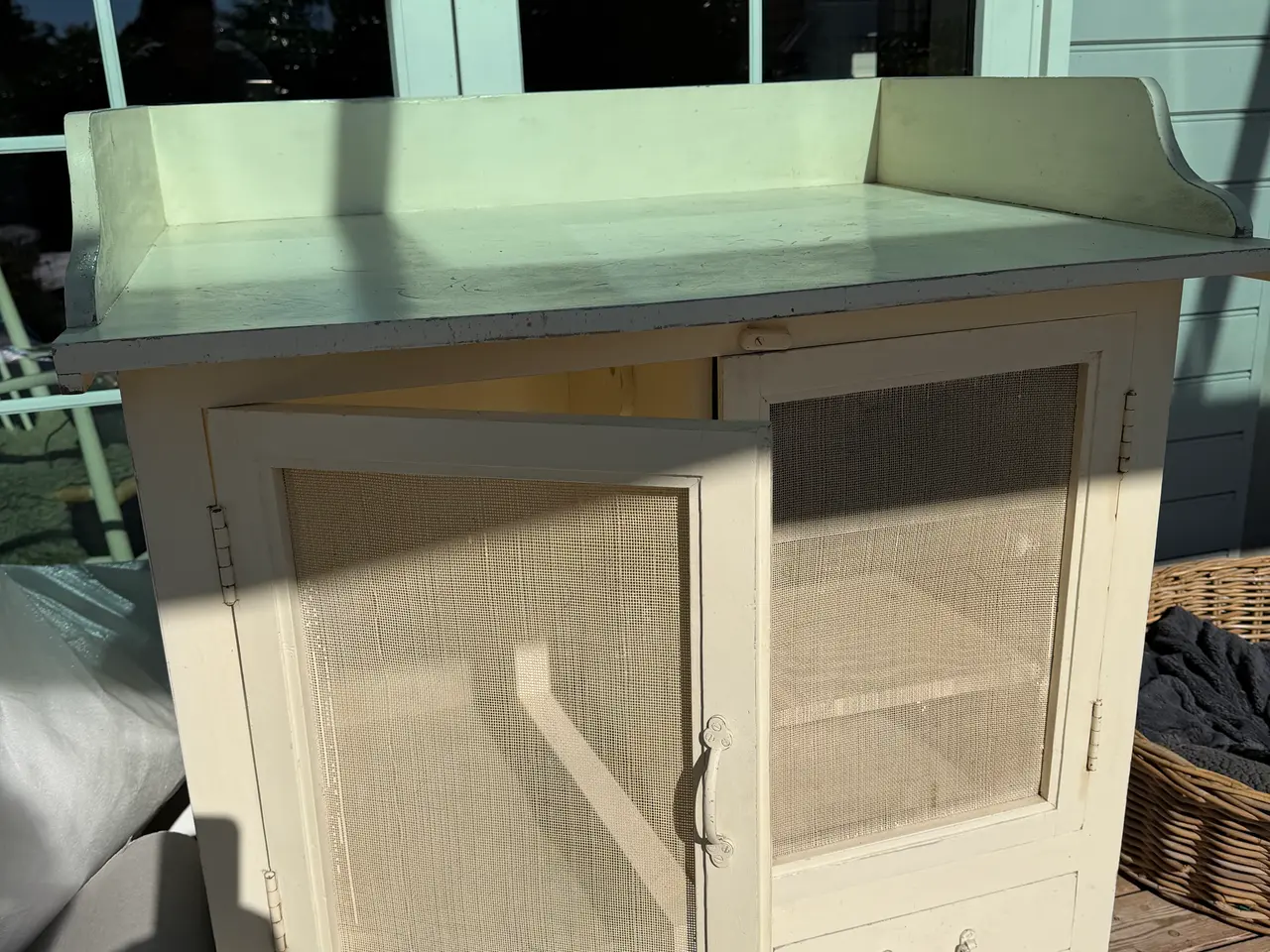 Billede 2 - antik hvidt vitrine/ spisekammer skab skuffe
