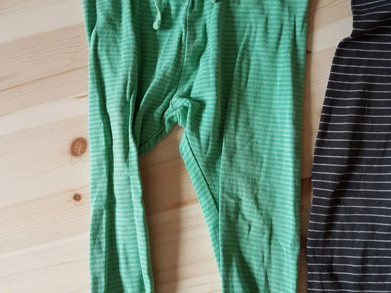 Billede 2 - Bukser/leggins str 92