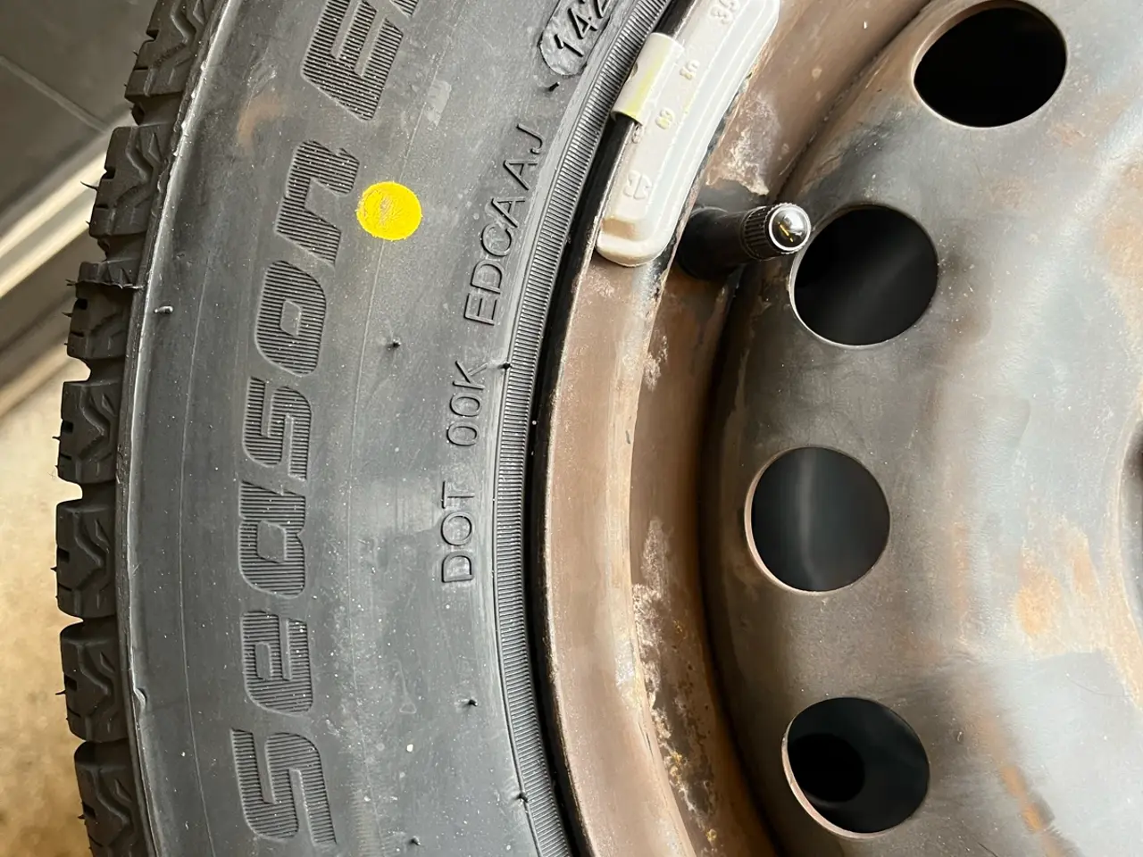 Billede 3 - Nye helårsdæk. 175-65-14. VW Up.