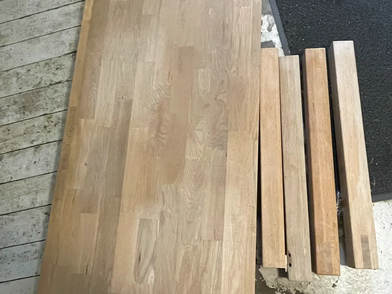 Billede 1 - Massivt egebord med skuffe