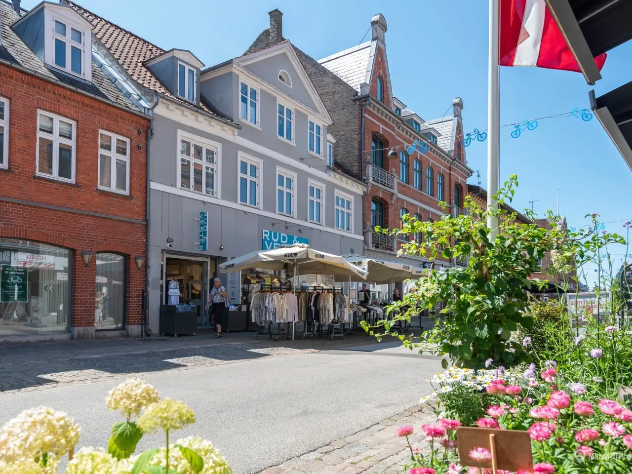 Billede 1 - Dejligt kontorlejemål i præsentabel centrum-ejendom